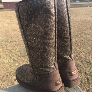 UGGS worn once. No holes or wear. Size 9